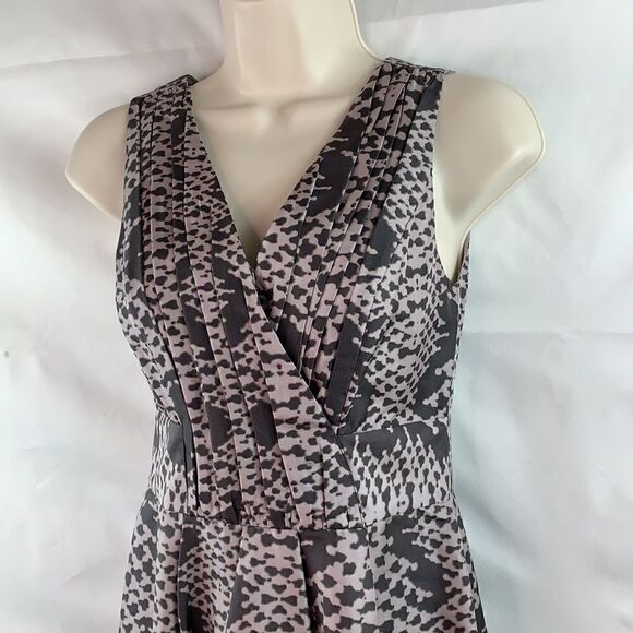 Banana Republic brown snake print silk vneck dress - Picture 2 of 16